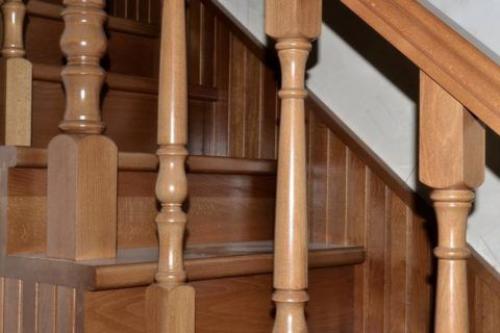 Балясины для лестницы из дерева. Выбор древесины