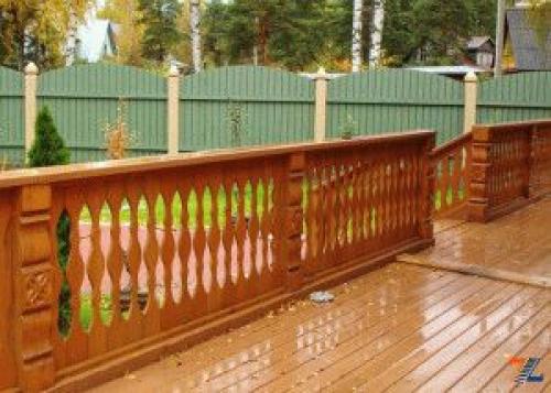 Плоские балясины из дерева. Чем хороши такие ограждения?