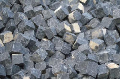 Оформление клумб камнями. Клумба из камней своими руками: как выложить цветник пошагово, фото