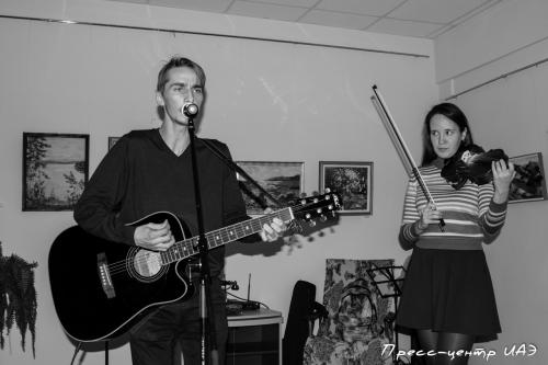 Атмосферный вечер это, как. Атмосферный вечер акустики устроили красноармейские студенты