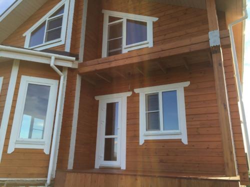 Красивые окна в деревянных домах картинки. Разные цвета и конфигурации