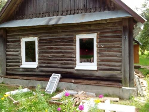 Красивые окна в деревянных домах картинки. Разные цвета и конфигурации