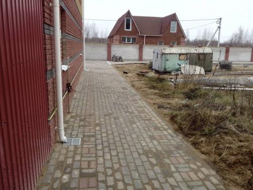 Красивая отмостка вокруг дома своими руками. Отмостка дома своими руками —, как сделать защита фундамента? Пошаговая инструкция (71 фото)