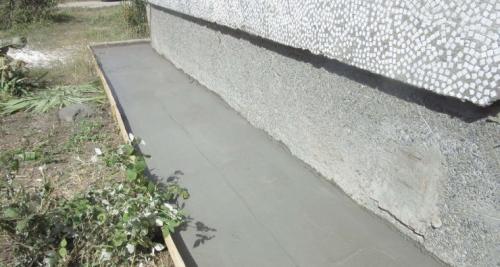 Красивая отмостка вокруг дома своими руками. Отмостка дома своими руками —, как сделать защита фундамента? Пошаговая инструкция (71 фото)