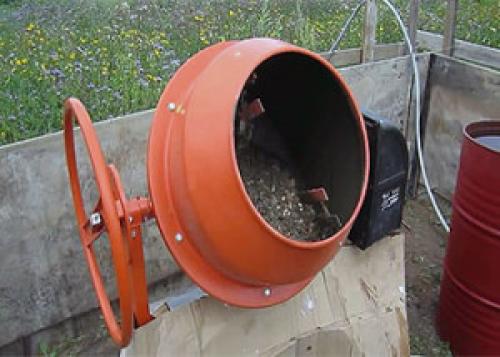 Красивая отмостка вокруг дома из бетона. Приготовление бетонной смеси