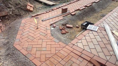 Красивая отмостка вокруг дома своими руками. Отмостка дома своими руками —, как сделать защита фундамента? Пошаговая инструкция (71 фото)