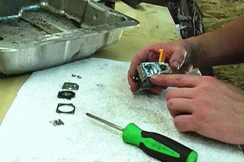 Ремонт бензокосилок своими руками. Конструкция бензокосы 01