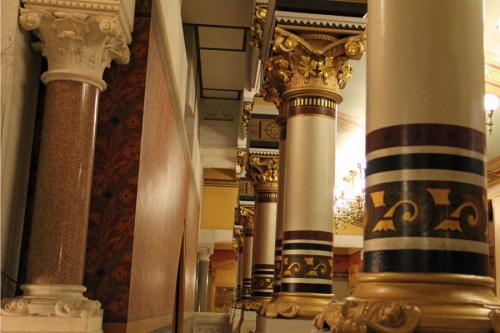 Оформление колонн зеркалами. Колонны в интерьере — 90 фото лучших идей изящного дизайна и декора