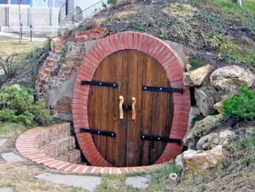 Мини-погреб в доме. Отличие погреба от подвала