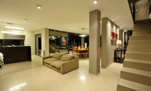 Оформление колонн зеркалами. Колонны в интерьере — 90 фото лучших идей изящного дизайна и декора