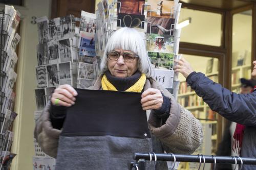 Что можно снять с подругой на камеру. Хороший способ скрыто снимать людей...