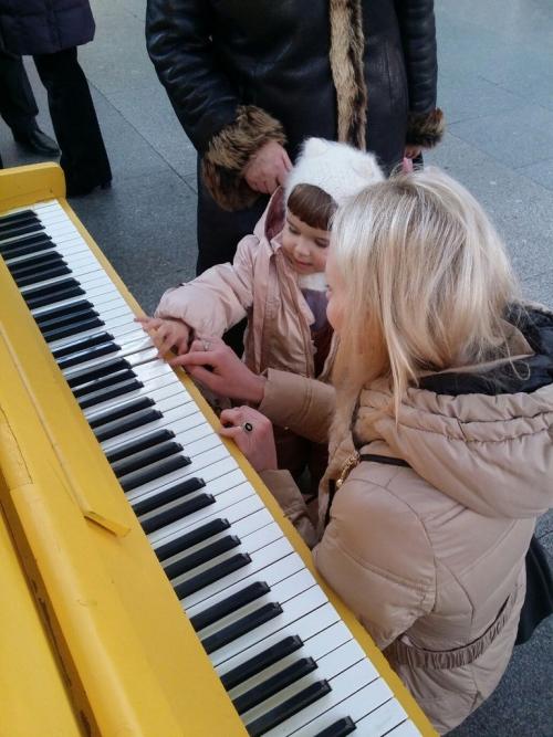 Где можно поиграть на гитаре в спб. Музыкальный Петербург: места, где можно поиграть на музыкальных инструментах