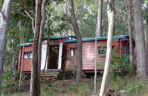 Сошедшие с рельсов: дом из железнодорожного вагона