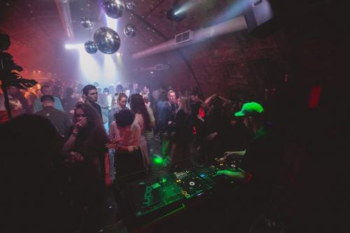 Где в спб вкусно поесть и потанцевать. 10 баров Петербурга, где можно потанцевать