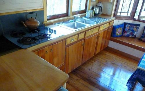 Сошедшие с рельсов: дом из железнодорожного вагона