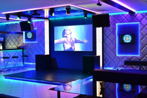 Где в спб вкусно поесть и потанцевать. 10 баров Петербурга, где можно потанцевать