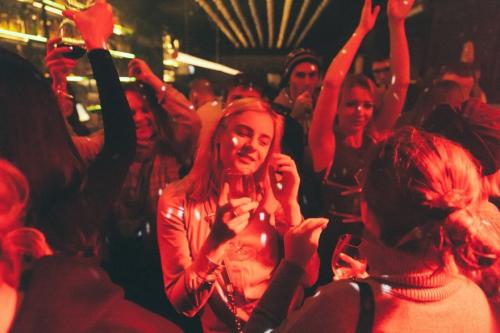 Где в спб вкусно поесть и потанцевать. 10 баров Петербурга, где можно потанцевать