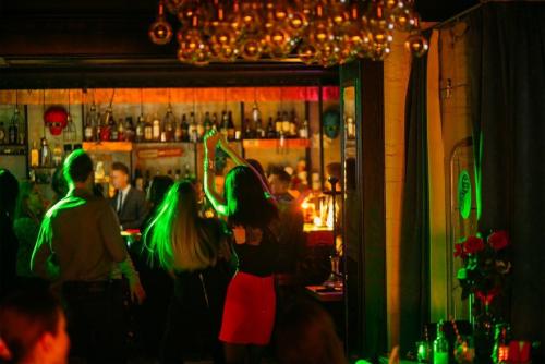 Где в спб вкусно поесть и потанцевать. 10 баров Петербурга, где можно потанцевать