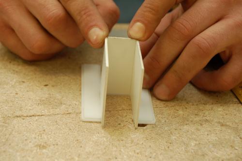 Изготовление объемных букв своими руками. Как клеить прямые боковые части букв.