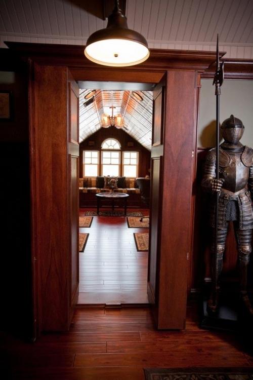 Дома с потайными комнатами. Стильные дома с потайными дверьми, скрывающие вход в другие комнаты 03