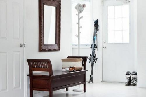 Можно ли вешать зеркало напротив двери в ванную. Зеркало в прихожей