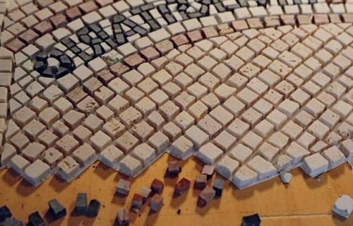 Можно ли класть мозаику на пол. Технология укладки керамической мозаичной плитки на пол 01