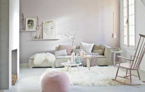 Светлая мебель в интерьере. Освещение и аксессуары