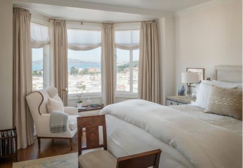 Дизайн штор в спальню 2019. Шторы в спальню 2019-2019 года: 130 фото модных новинок. Необычные дизайнерские решения по сочетанию в интерьере