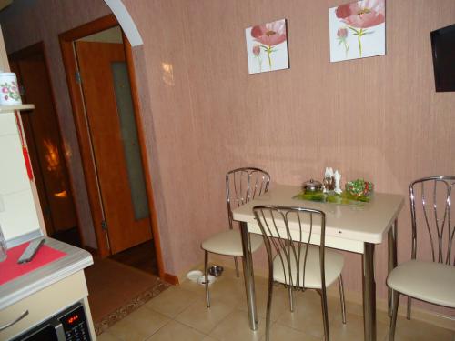 Обои на кухню для стен. Материал обоев для кухонных стен