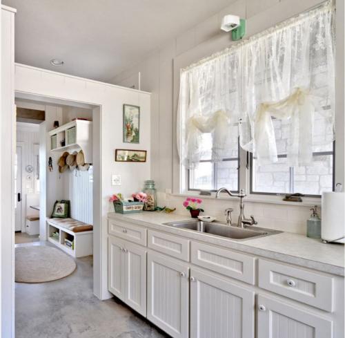 Белые шторы и белая тюль. Белый тюль: куда лучше всего в дизайне впишется белый тюль? 105 фото современных вариантов