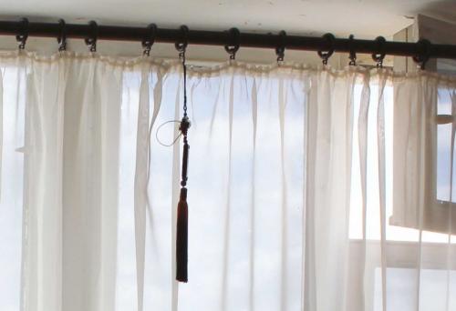 Белые шторы и белая тюль. Белый тюль: куда лучше всего в дизайне впишется белый тюль? 105 фото современных вариантов