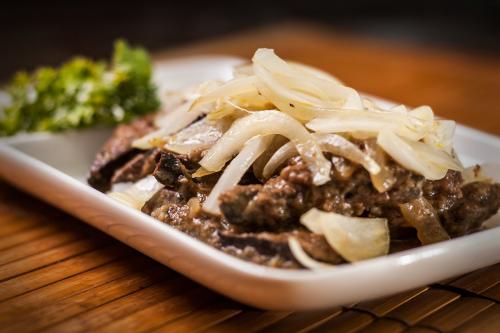 Как вкусно приготовить говяжью печень. Как приготовить печень говяжью на сковороде, чтобы она была мягкой и вкусной?