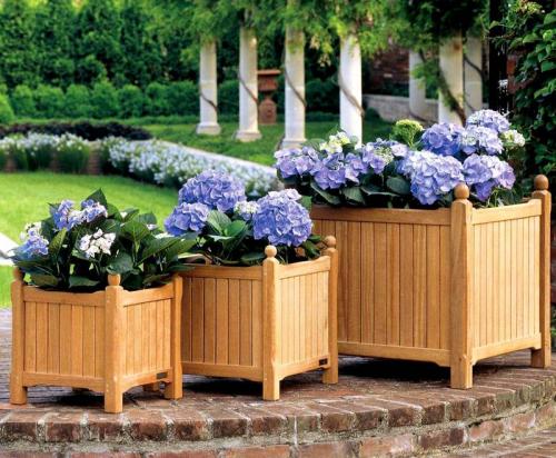 Цветник своими руками из подручных материалов. Как сделать цветники и клумбы своими руками из подручных материалов: фото и алгоритм действий