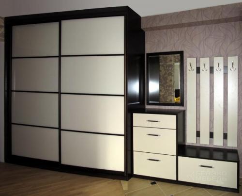 Шкаф купе в прихожую с обувницей. Наполнение середины шкафа