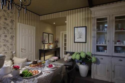 Кухня и коридор в одном стиле. Перепланировка 04