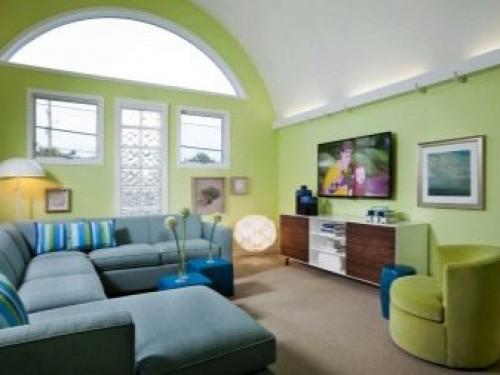 Гостиная в белых тонах. Что дает белый цвет в гостиной 17