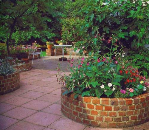 Простые клумбы на даче. Как сделать клумбу своими руками