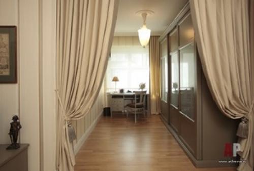 Как шторами оформить дверной проем без двери. Для чего нужны шторы на двери? 04