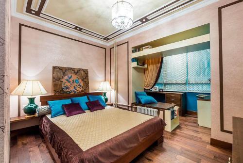 Дизайн маленькой спальни с балконом. Дизайн спальни с балконом — расширение пространства.