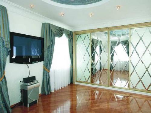 Зеркало в прихожую своими руками. Зеркало в прихожую с рамкой из дерева, своими руками (5 фото) 15