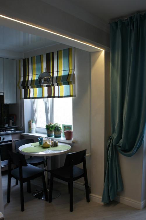 Римская штора с ламбрекеном. Почему стоит выбрать римские шторы для кухни