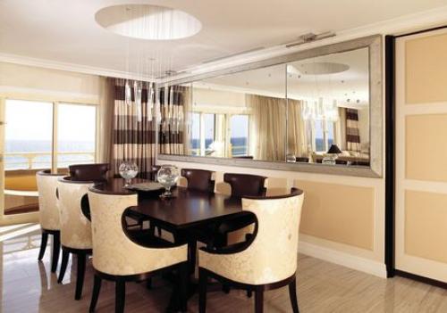 Зеркало в интерьере кухни. Размещаем зеркало на кухне над обеденным столом