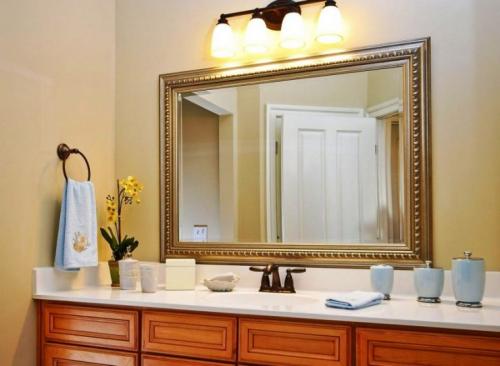 Зеркало в интерьере ванной. Необходимость наличия зеркала в ванной комнате