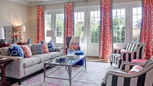 Модные гардины и шторы 2019 в спальню. Что модно в дизайне штор для зала в 2019 году?