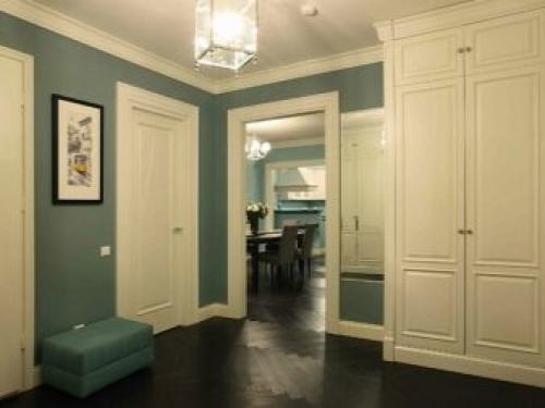 Большой шкаф в прихожую. Интерьер прихожей со шкафом-купе фото 01