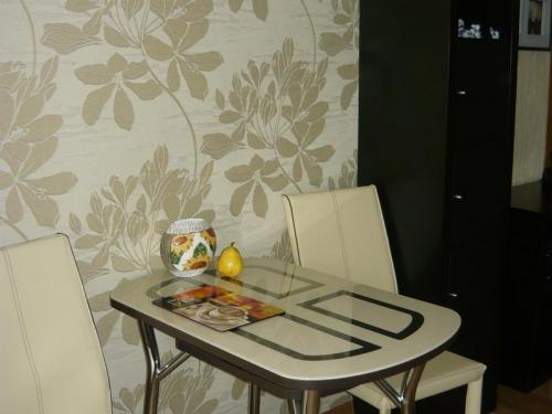 Какие обои для кухни выбрать. Виды обоев для кухни