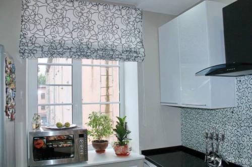 Шторы на кухню с балконом 2019. Цвет