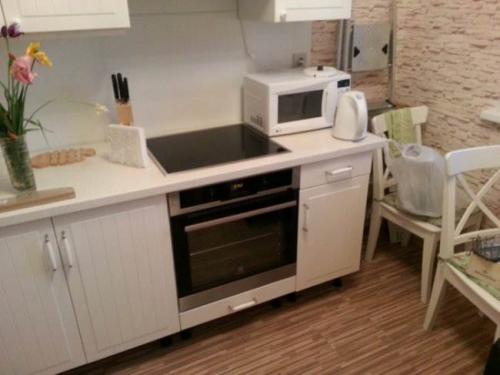 Бюджетный ремонт икеа. Бюджетный ремонт и дизайн белой кухни 9 кв.м в однокомнатной квартире (8 фото)