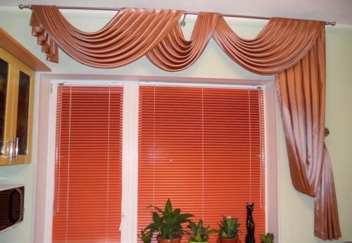 Оформление окна на кухне. Шторы и тюль