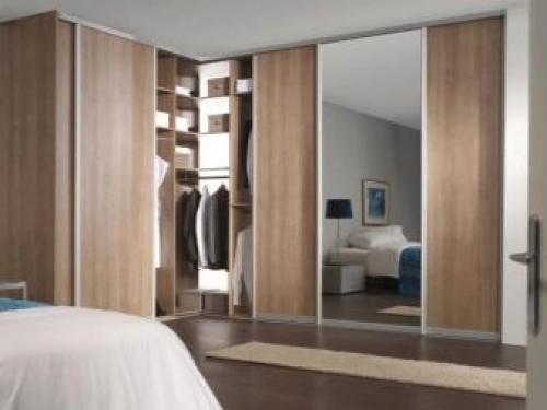 Угловой небольшой шкаф в спальню. Угловые шкафы в спальню 02